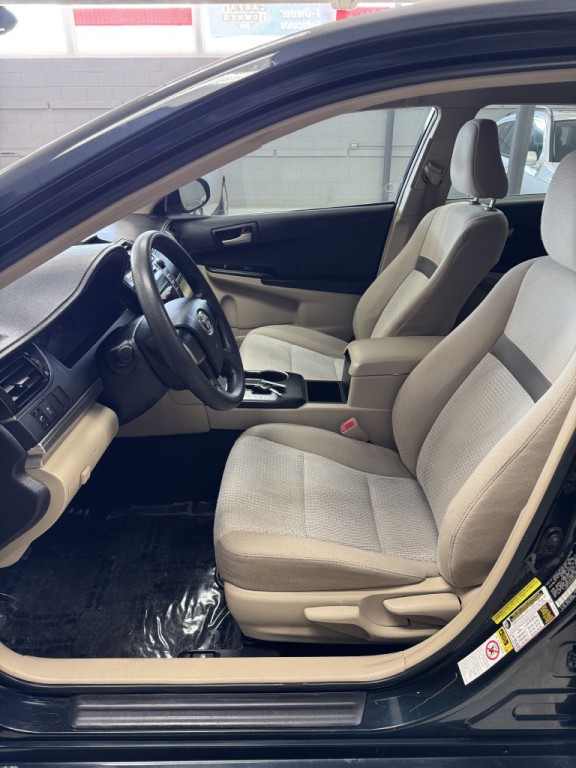 2012 Toyota Camry Image 16