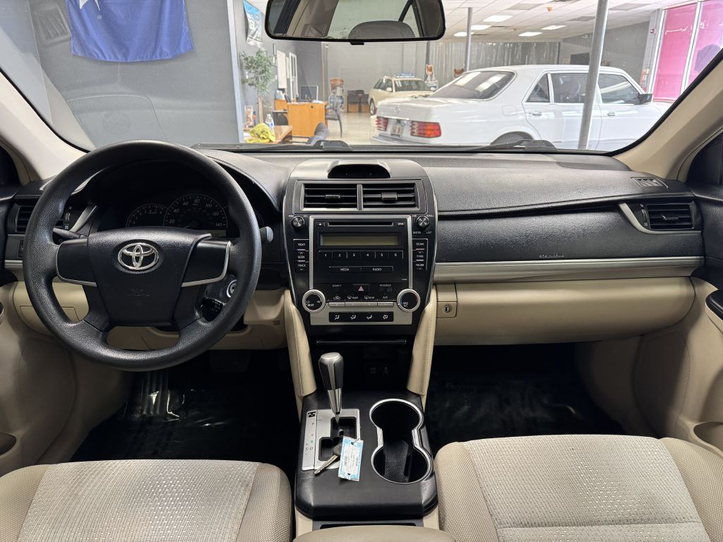 2012 Toyota Camry Image 17