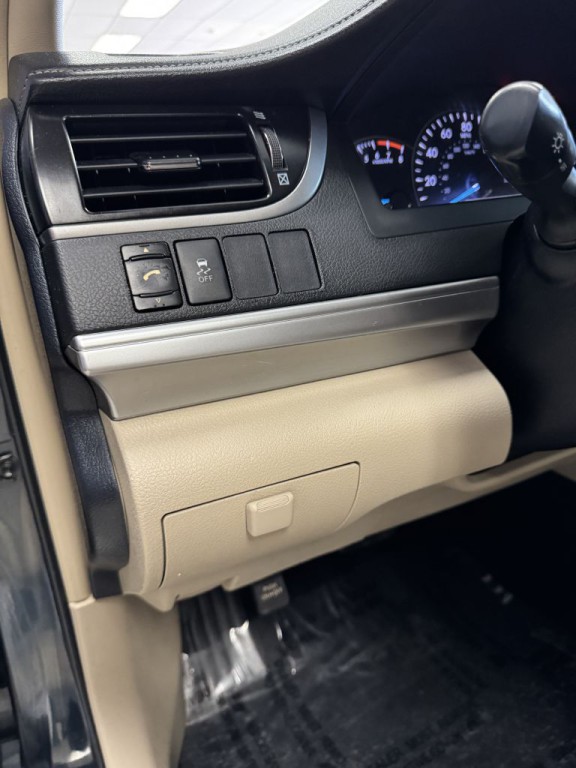 2012 Toyota Camry Image 21