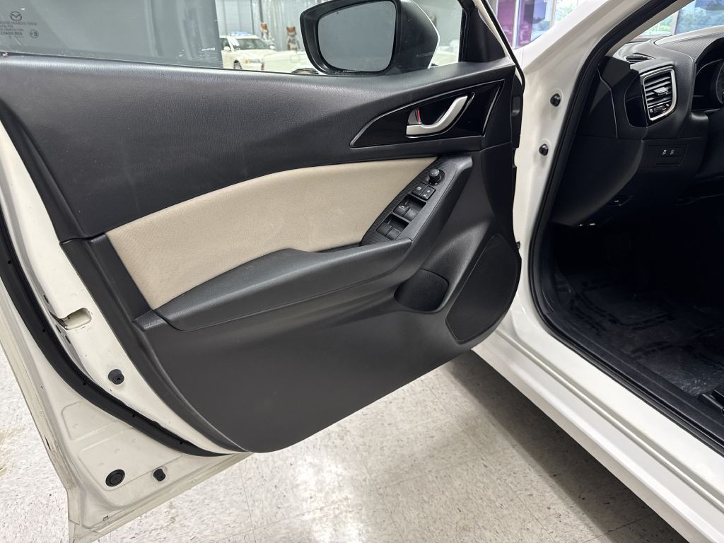 2015 Mazda Mazda3 Image 12