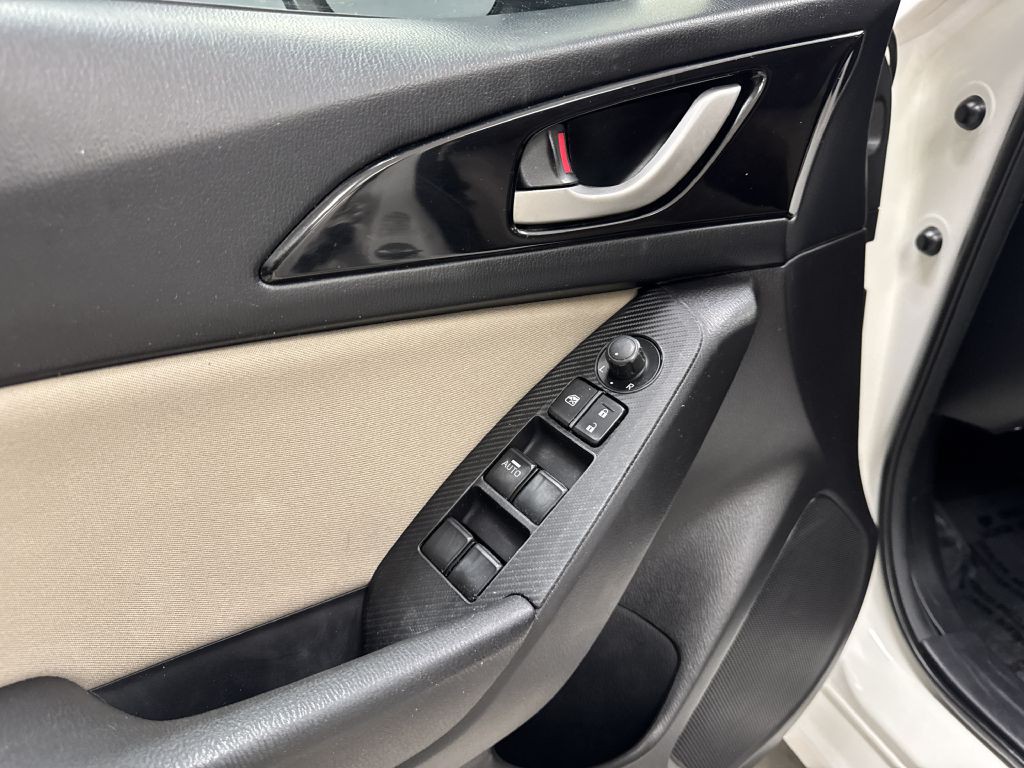 2015 Mazda Mazda3 Image 20
