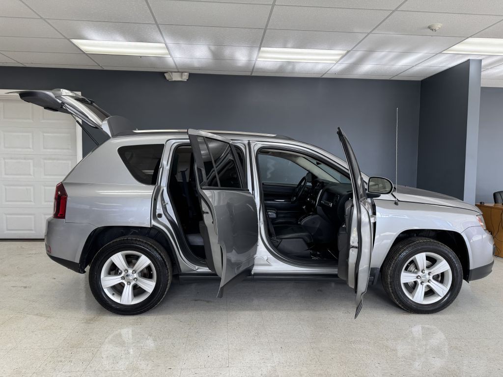 2015 Jeep Compass Image 10