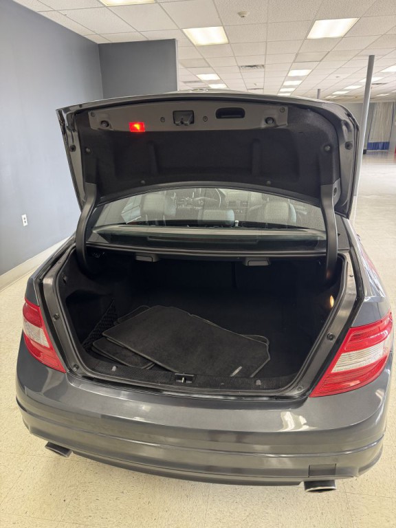 2011 Mercedes-Benz C-Class Image 11