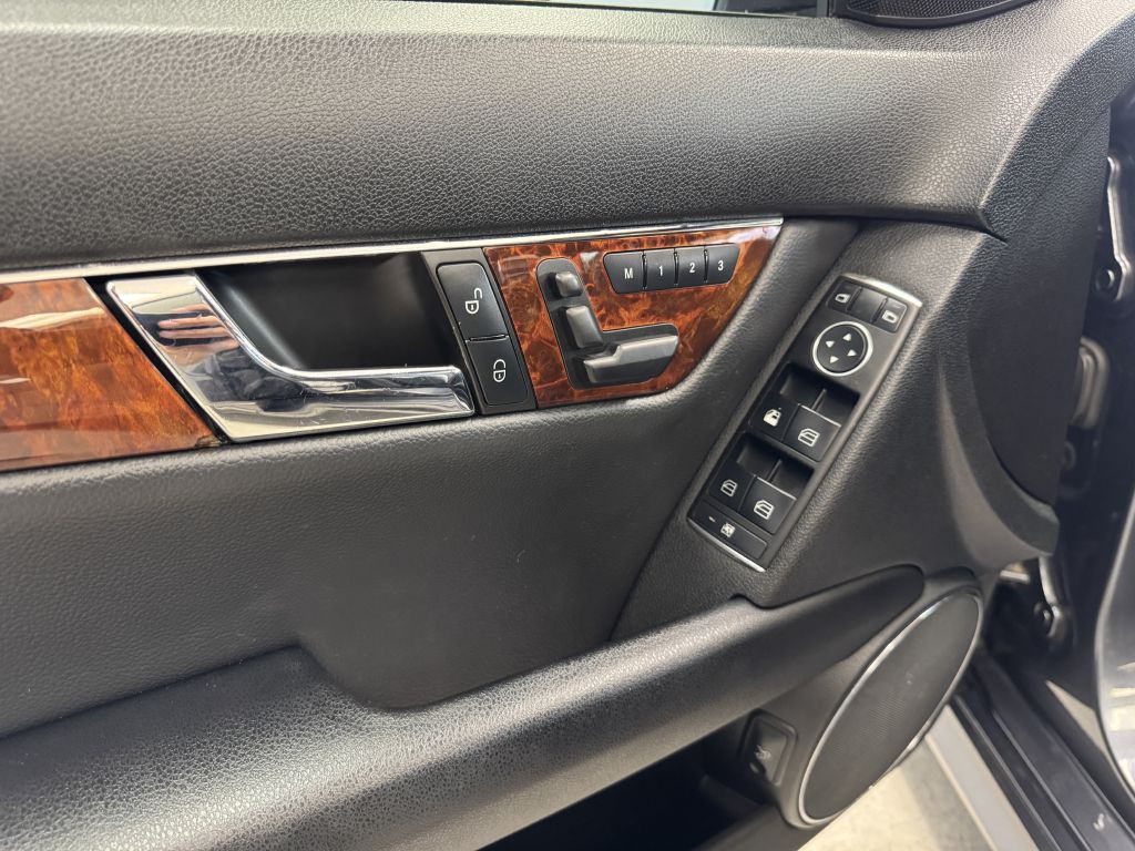 2011 Mercedes-Benz C-Class Image 21
