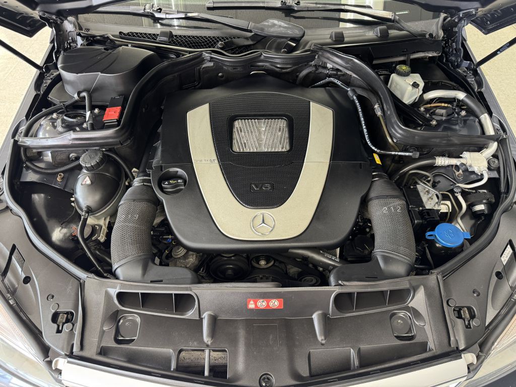 2011 Mercedes-Benz C-Class Image 26