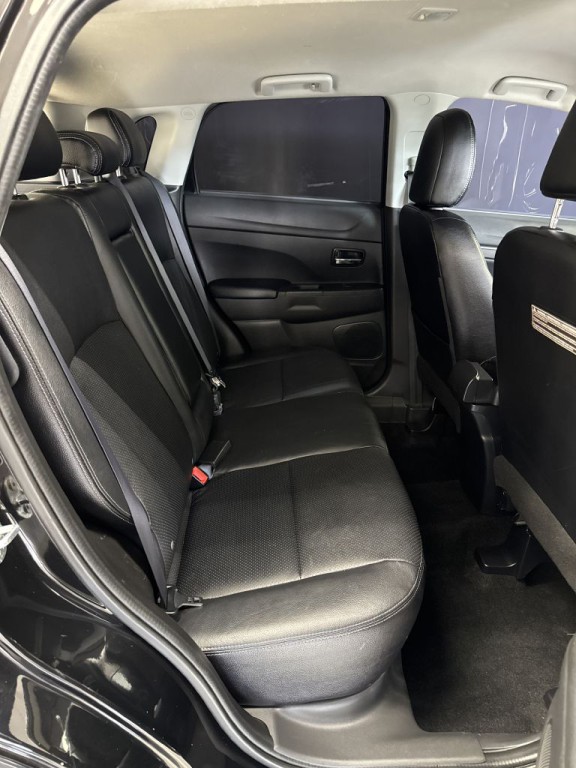 2016 Mitsubishi Outlander Image 14