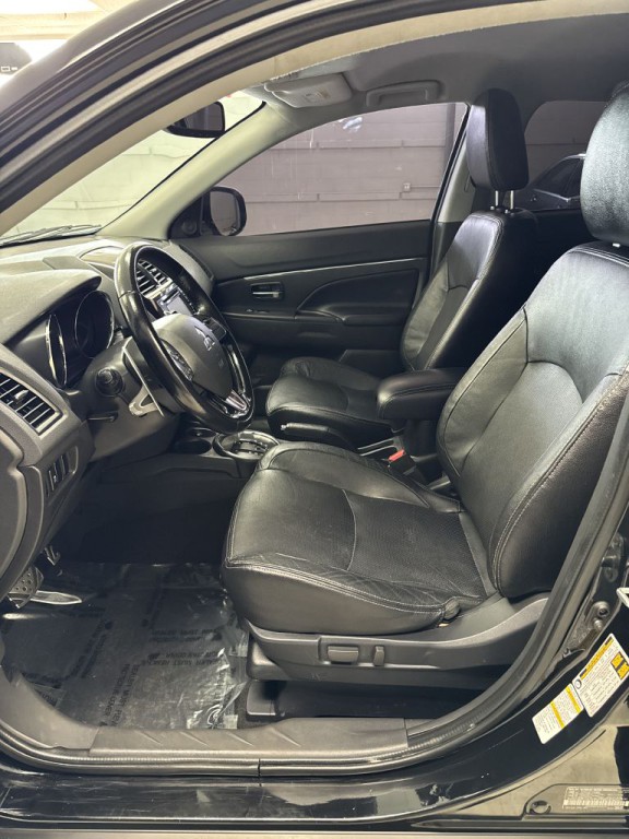 2016 Mitsubishi Outlander Image 16