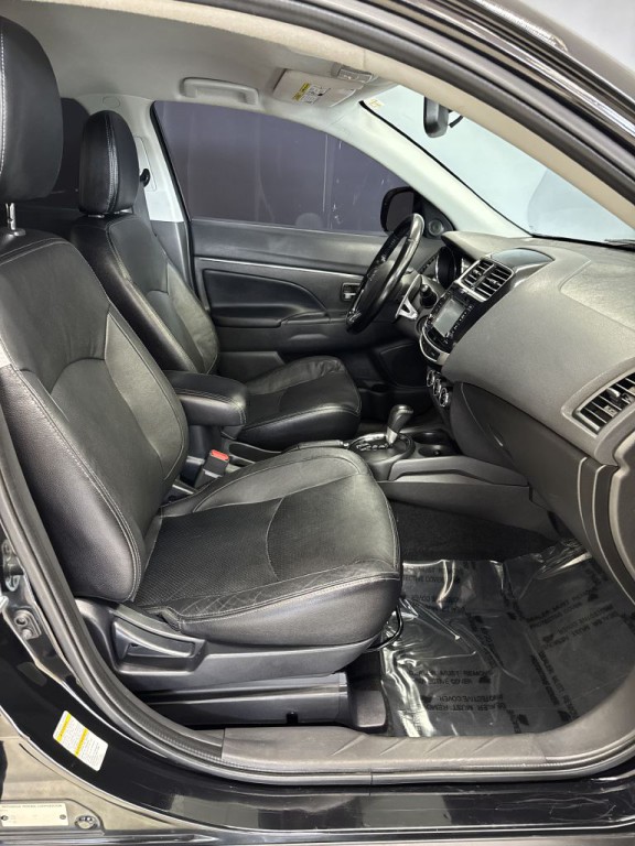 2016 Mitsubishi Outlander Image 17