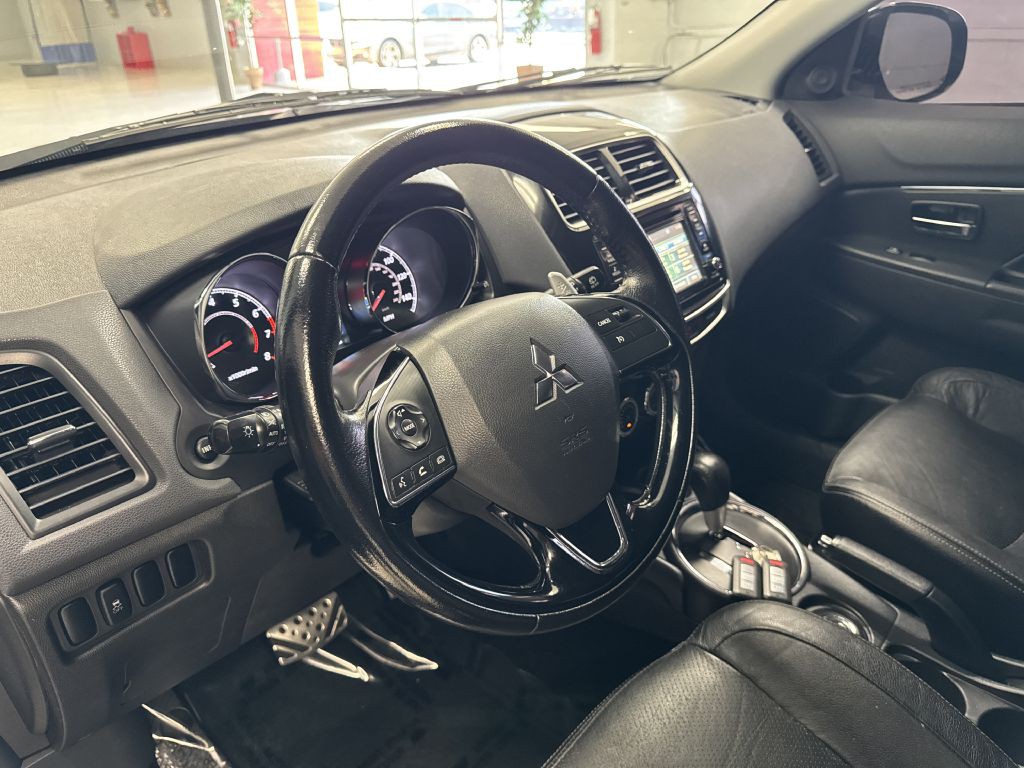2016 Mitsubishi Outlander Image 19