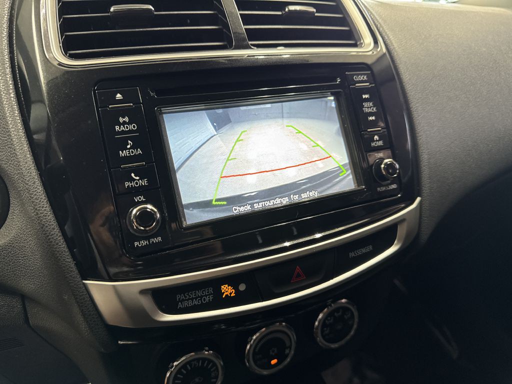 2016 Mitsubishi Outlander Image 25