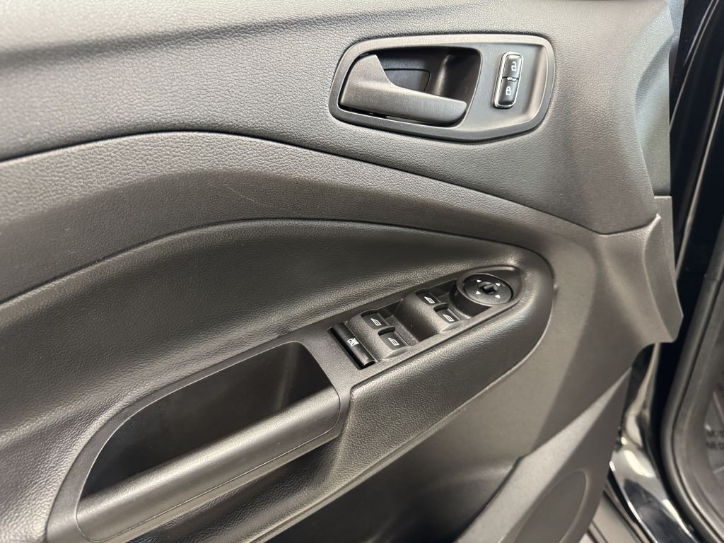 2016 Ford Escape Image 18