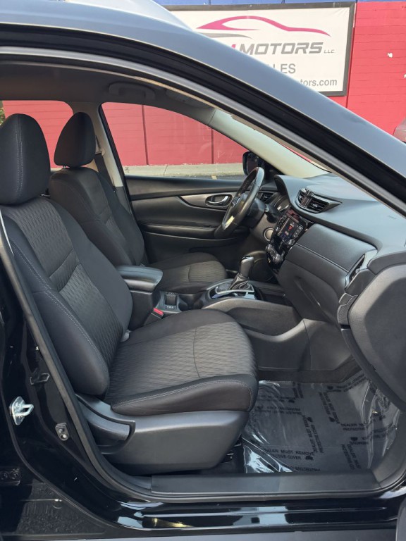 2018 Nissan Rogue Image 19