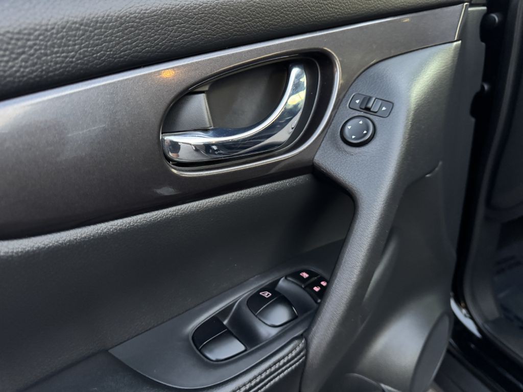 2018 Nissan Rogue Image 24