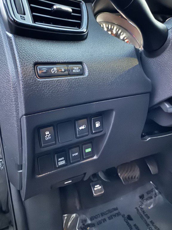 2018 Nissan Rogue Image 25