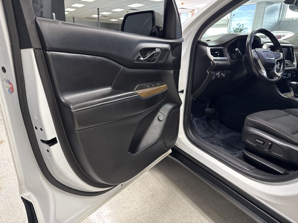 2018 GMC Acadia Image 13