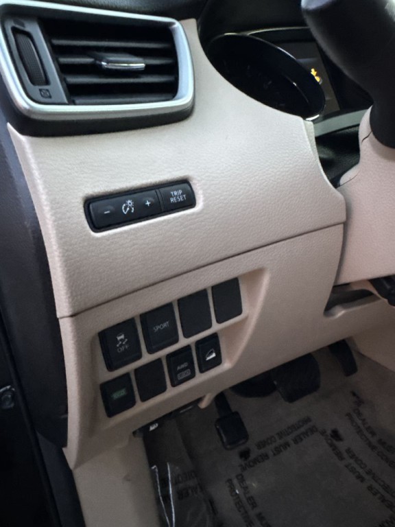 2015 Nissan Rogue Image 24