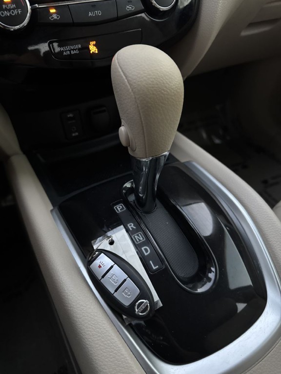 2015 Nissan Rogue Image 25