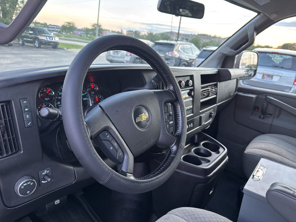 2020 Chevrolet Express Image 19