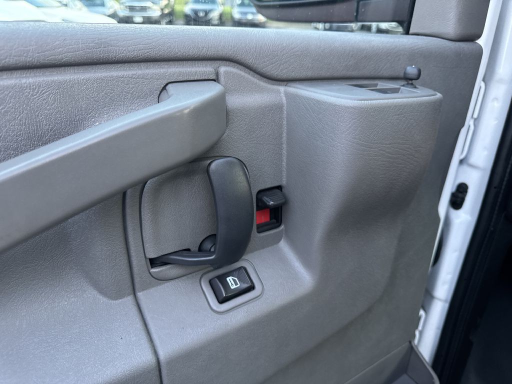 2020 Chevrolet Express Image 23