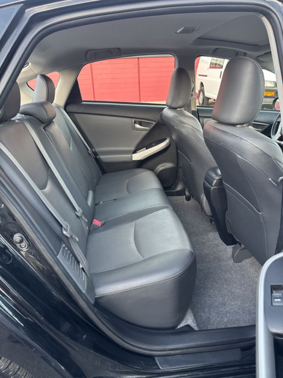 2015 Toyota Prius Image 16