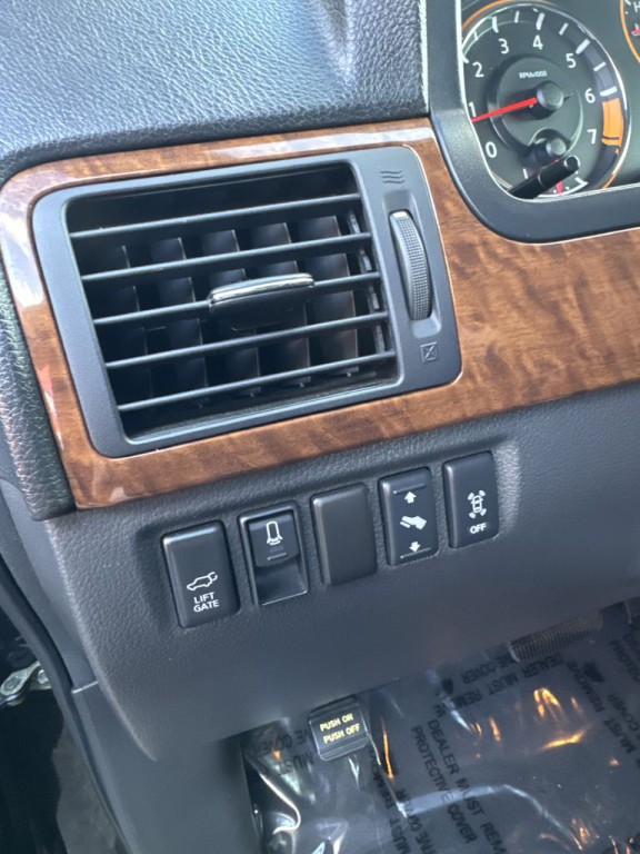 2011 Nissan Armada Image 24