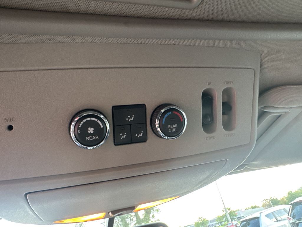 2011 Nissan Armada Image 28