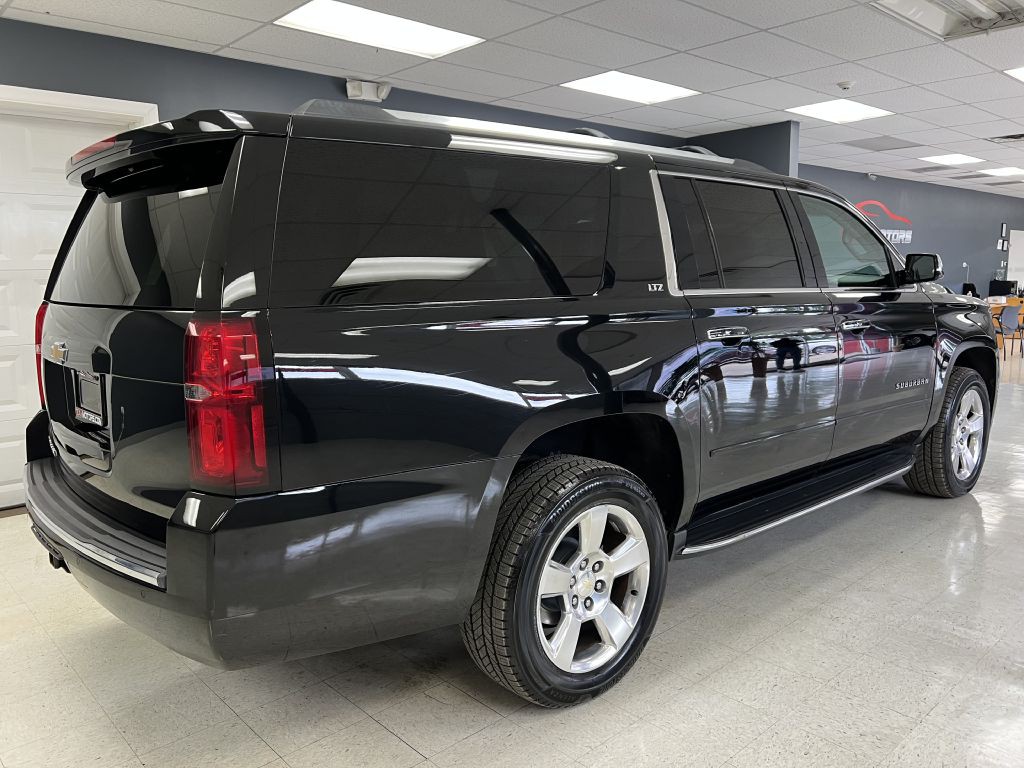 2016 Chevrolet Suburban Image 12