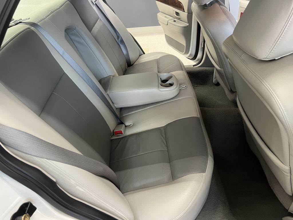 2004 Mercury Grand Marquis Image 22