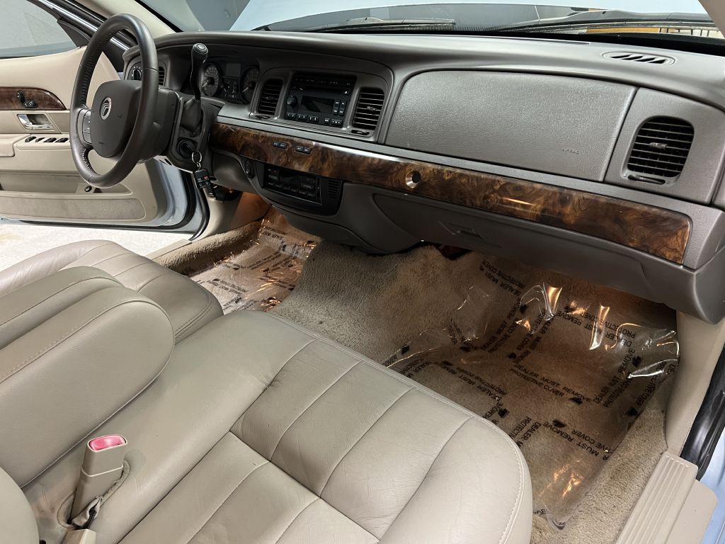 2009 Mercury Grand Marquis Image 17