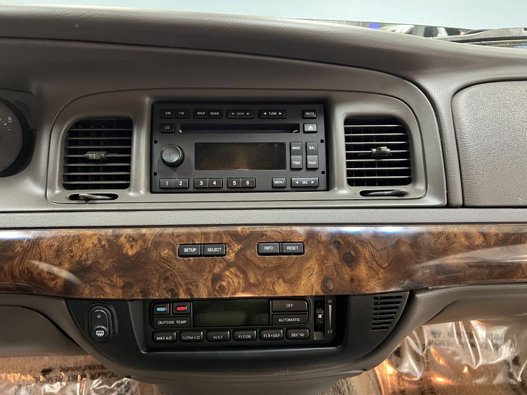 2009 Mercury Grand Marquis Image 22