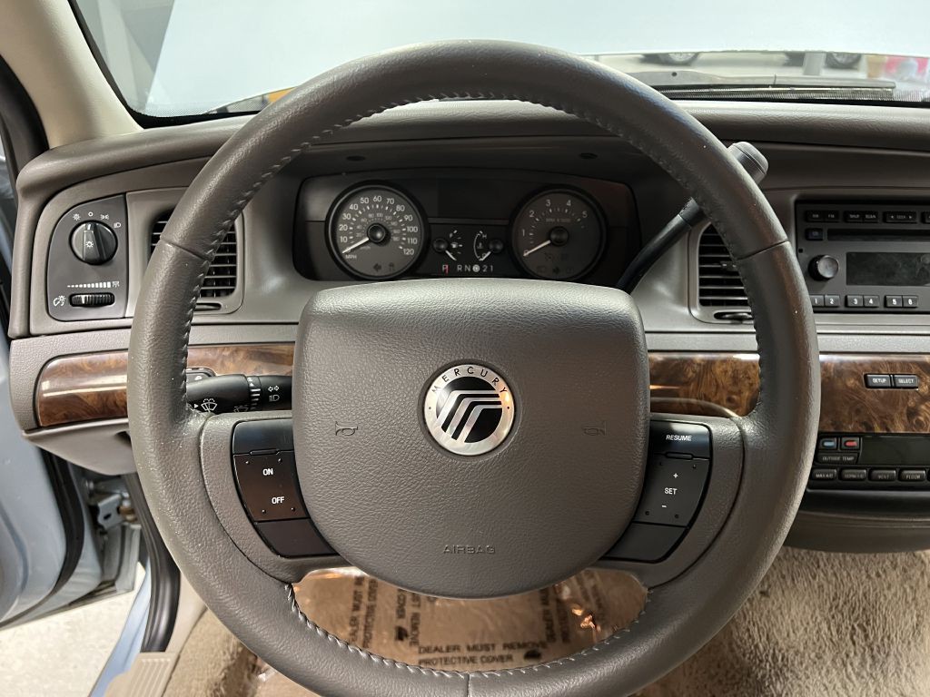 2009 Mercury Grand Marquis Image 23