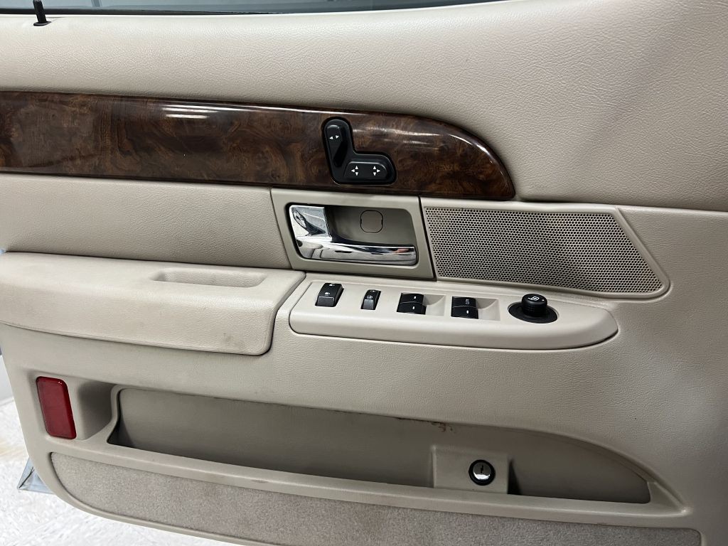 2009 Mercury Grand Marquis Image 24