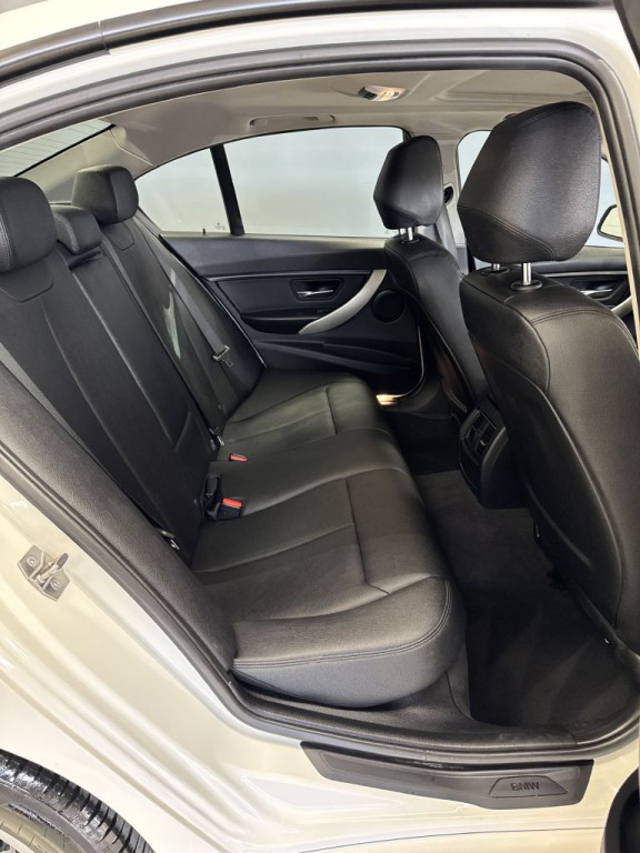 2016 BMW 3 Series Image 13