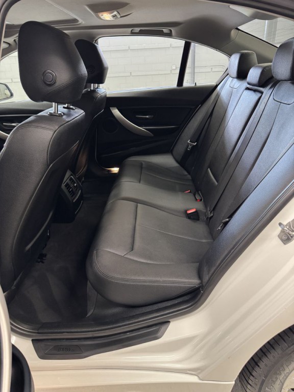 2016 BMW 3 Series Image 14