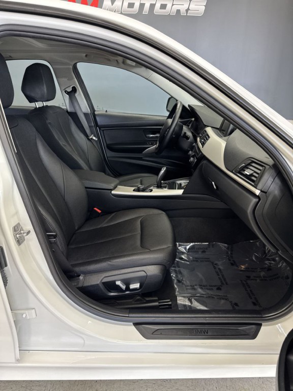 2016 BMW 3 Series Image 16