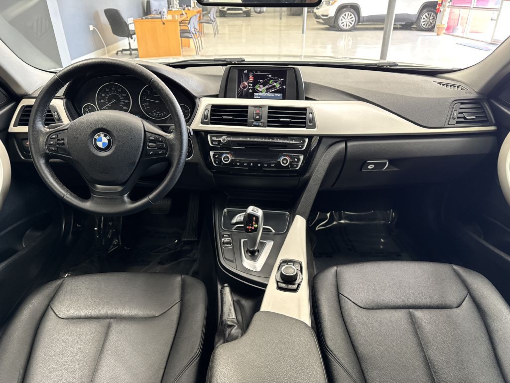 2016 BMW 3 Series Image 17