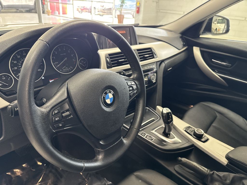 2016 BMW 3 Series Image 18