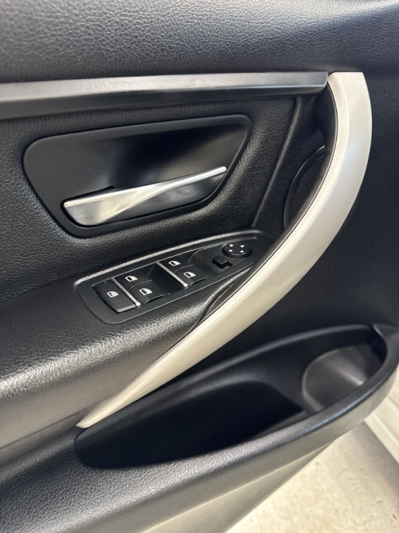 2016 BMW 3 Series Image 20