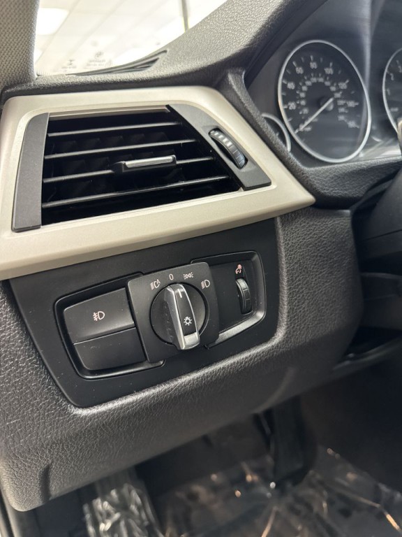 2016 BMW 3 Series Image 22