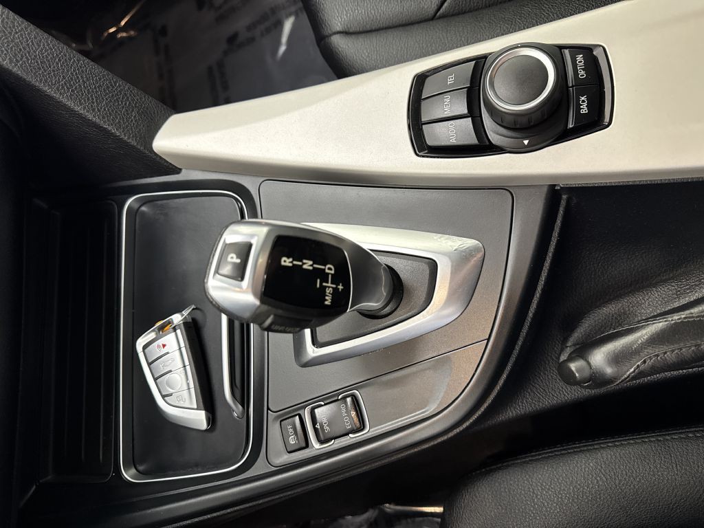 2016 BMW 3 Series Image 23