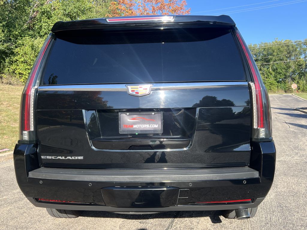2016 Cadillac Escalade Image 13