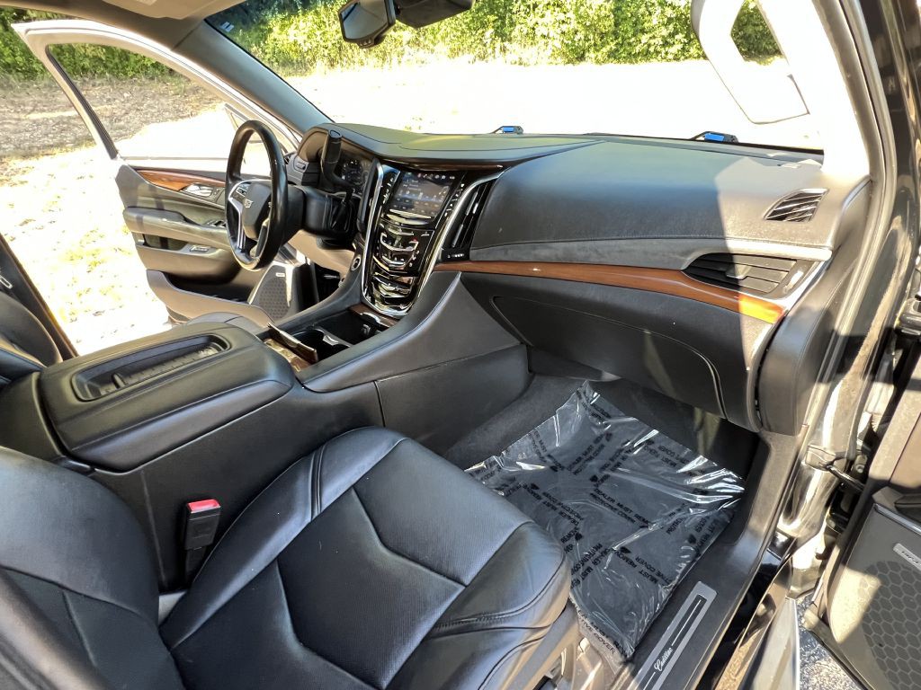 2016 Cadillac Escalade Image 21