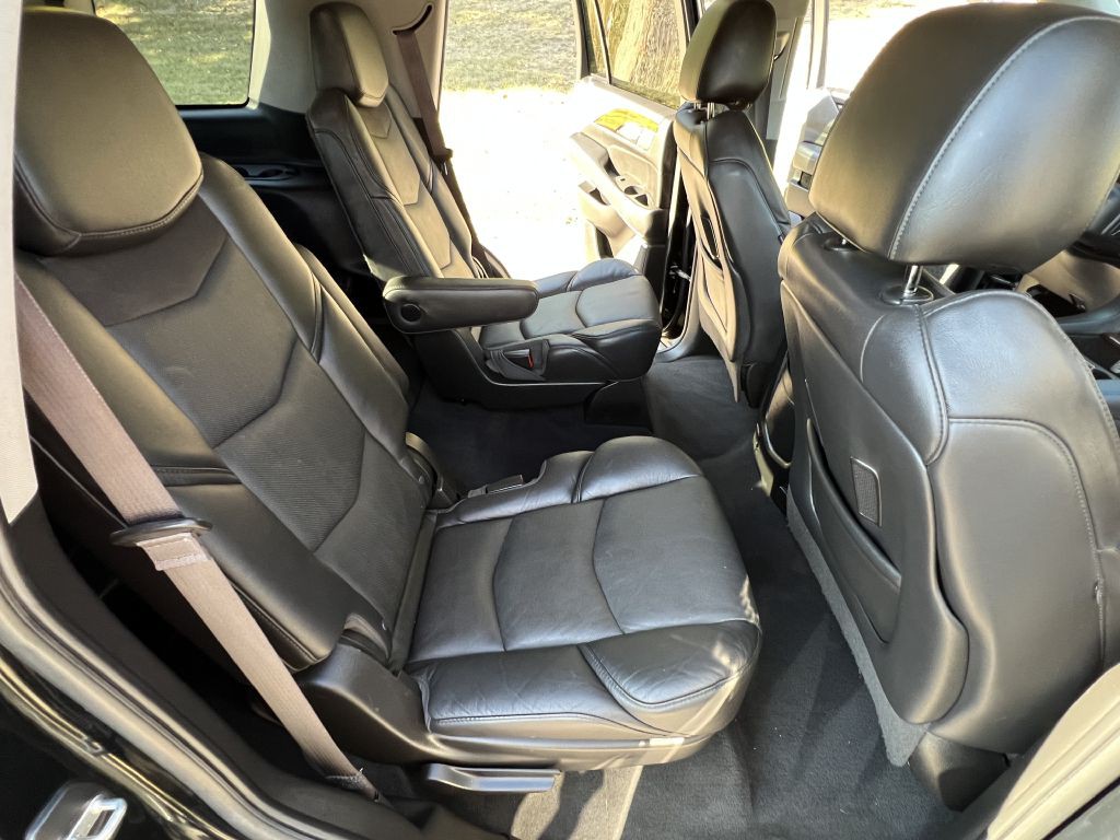 2016 Cadillac Escalade Image 25