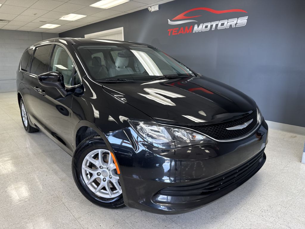 2017 Chrysler Pacifica Image 1