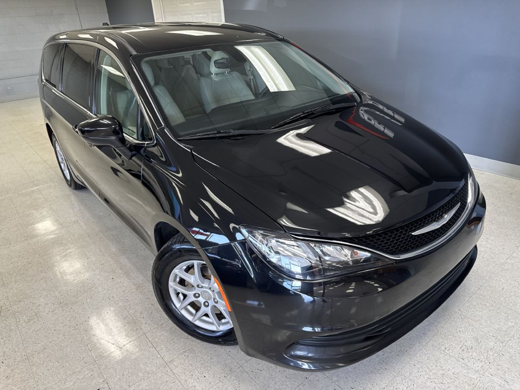 2017 Chrysler Pacifica Image 2