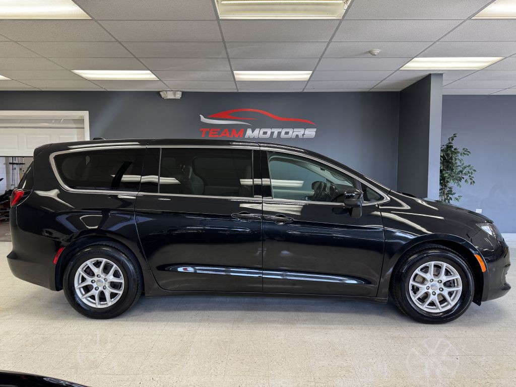 2017 Chrysler Pacifica Image 6