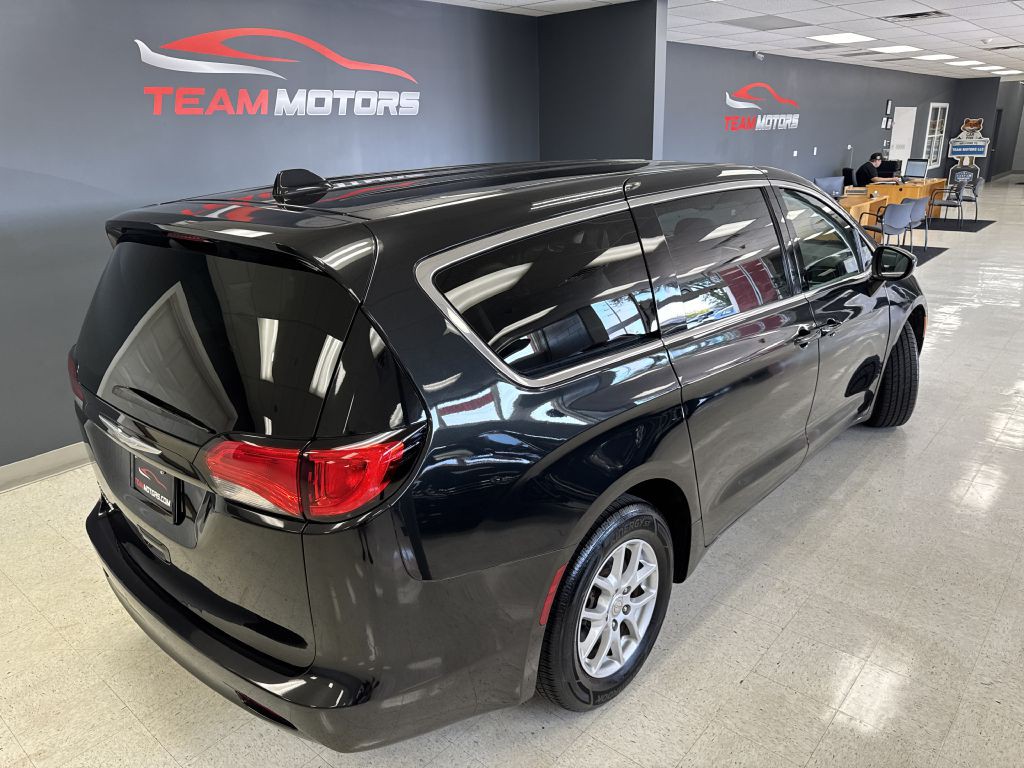2017 Chrysler Pacifica Image 7