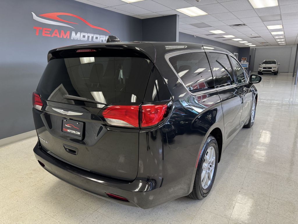 2017 Chrysler Pacifica Image 8