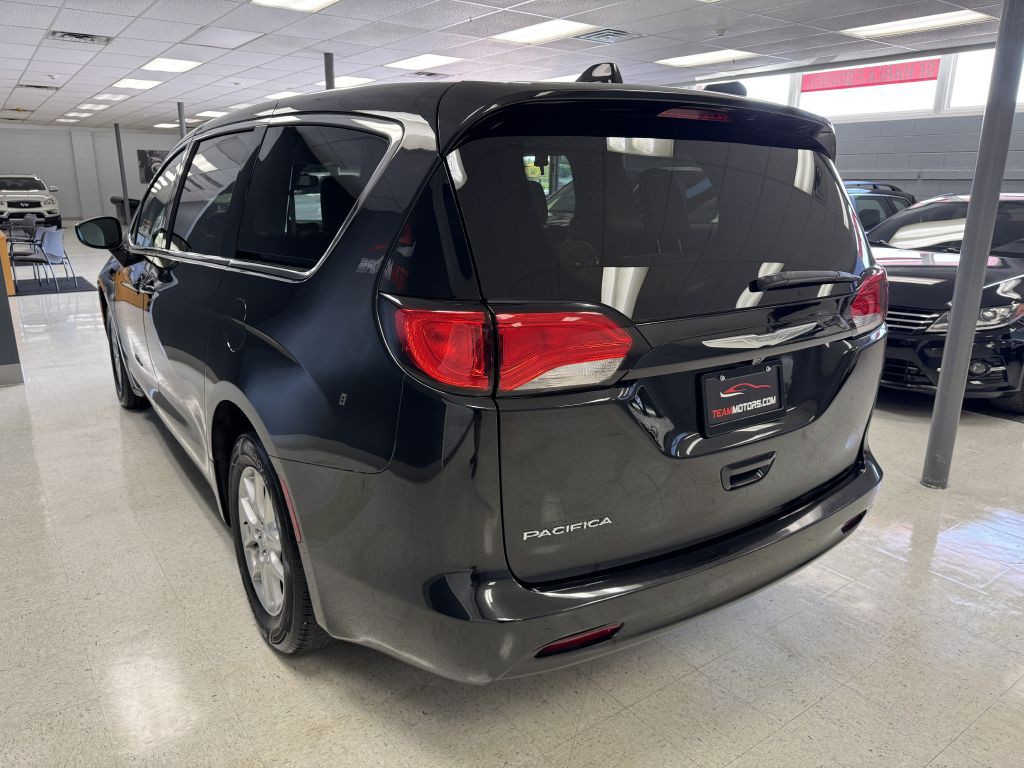 2017 Chrysler Pacifica Image 9