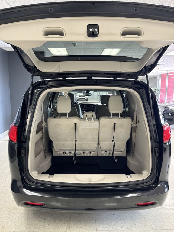 2017 Chrysler Pacifica Image 12